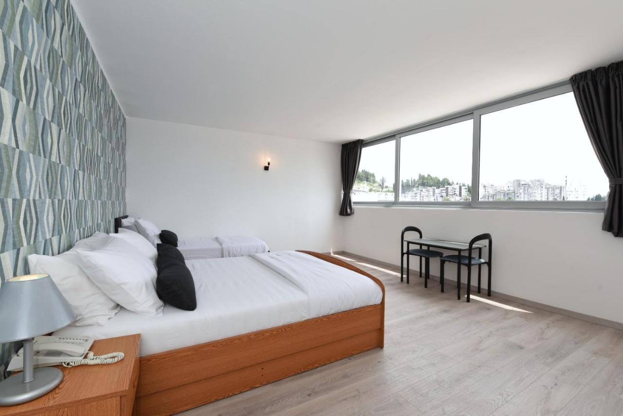 Hotel Tolero Плоче Екстериор снимка