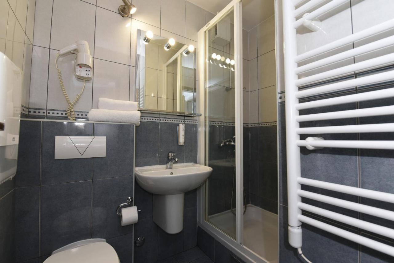 Hotel Tolero Плоче Екстериор снимка