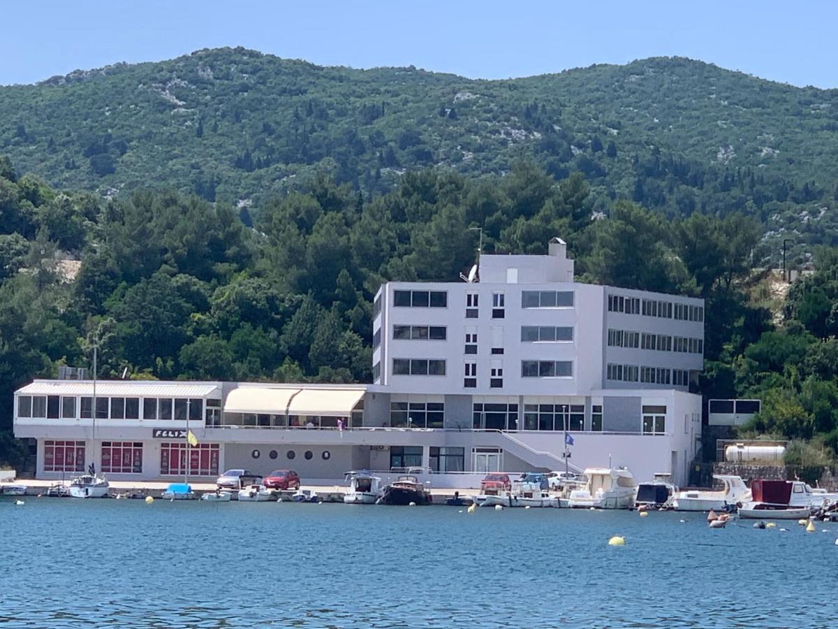 Hotel Tolero Плоче Екстериор снимка