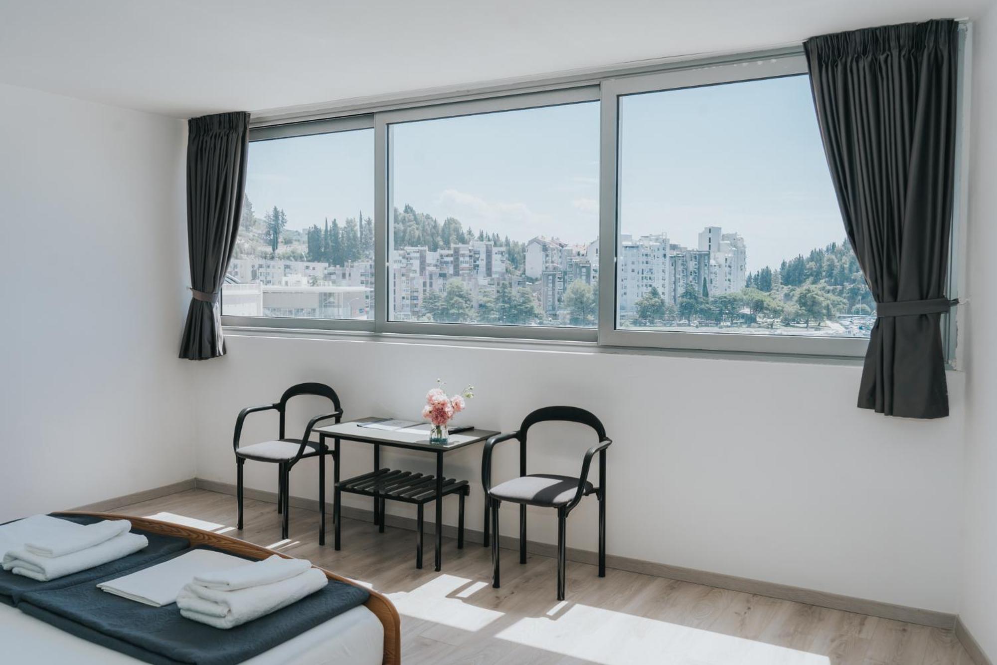 Hotel Tolero Плоче Екстериор снимка