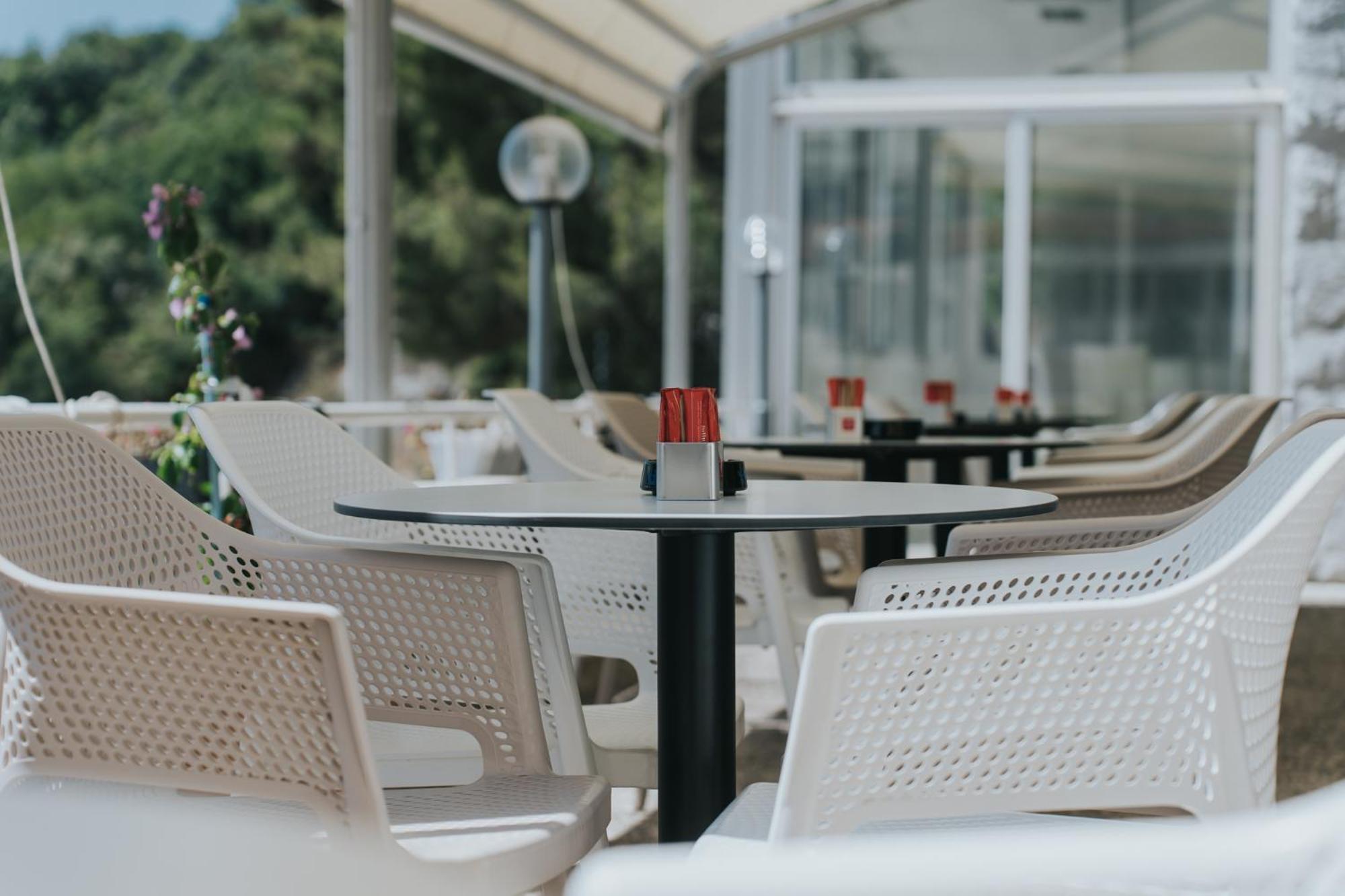 Hotel Tolero Плоче Екстериор снимка